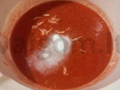 Pomidorų adžika su česnaku ir krienais be virimo Žingsnis 3