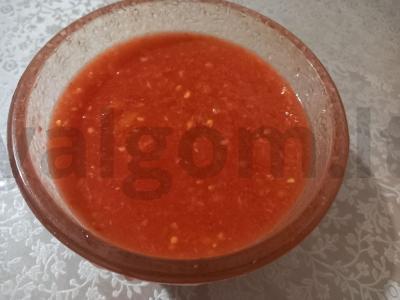 Pomidorų adžika su česnaku ir krienais be virimo pagrindine nuotrauka