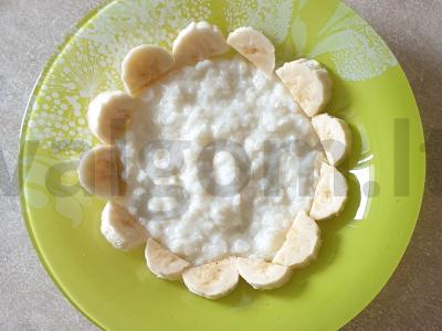 Ryžių košė su bananais pagrindine nuotrauka