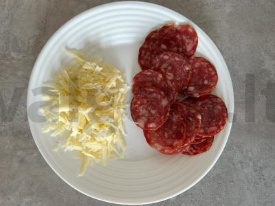 Vyniotiniai iš lavašo su dešra ir sūriu Žingsnis 1