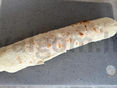 Vyniotiniai iš lavašo su dešra ir sūriu Žingsnis 3