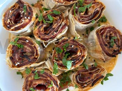 Vyniotiniai iš lavašo su dešra ir sūriu pagrindine nuotrauka