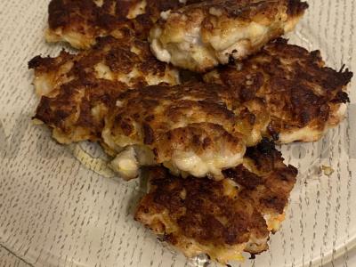 Vištienos kotletai su morkomis pagrindine nuotrauka