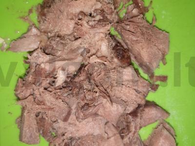 Salotas su liežuviu, žirniais ir raudonuoju svogūnu Žingsnis 2