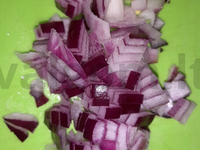 Salotas su liežuviu, žirniais ir raudonuoju svogūnu Žingsnis 4