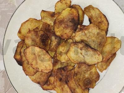 Bulvių traškučiai su paprika pagrindine nuotrauka