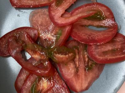 Kiaušinienė su pomidoru, dešra ir žaliu svogūnu lavaše Žingsnis 2