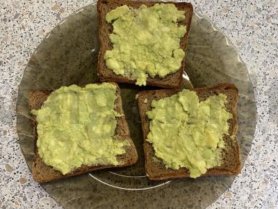 Avokado ir kiaušinio tostai Žingsnis 3