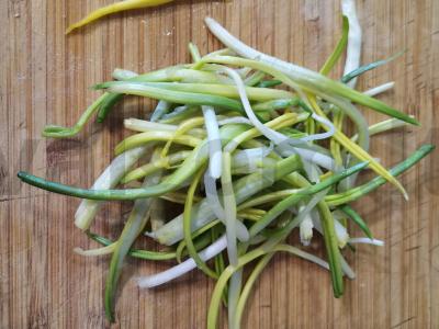 Marinuota česnakų laiškų Žingsnis 1