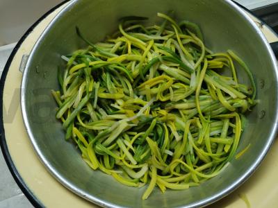 Marinuota česnakų laiškų Žingsnis 4