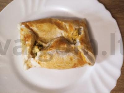 Sūrio ir žolelių samsa pagrindine nuotrauka