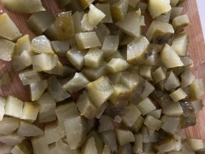 Olivje su marinuotu agurku Žingsnis 3