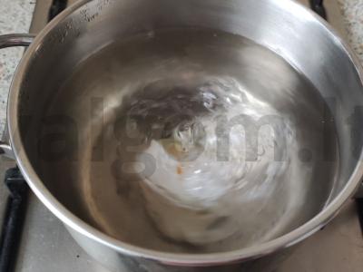 Pusryčių kiaušiniai poštu su žalumynais Žingsnis 3