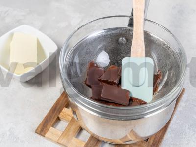 Šokoladinė glazūra velykiniams pyragams Žingsnis 1