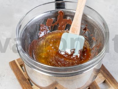 Šokoladinė glazūra velykiniams pyragams Žingsnis 2