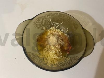 Auksaspalvis keptas pyragas su sūrio įdaru Žingsnis 3