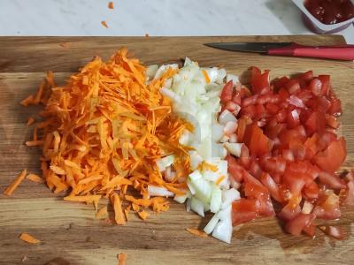 Mėsos padažas su svogūnais ir morkomis Žingsnis 2