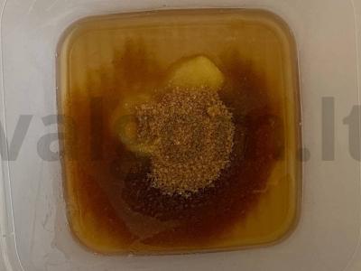 Vegetariškas uogų pyragas su spanguolėmis, juodaisiais serbentais, braškėmis ir graikiniais riešutais Žingsnis 1