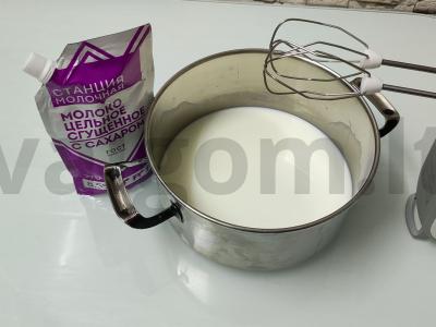 Greitas biskvitinis tortas iš paruoštų korpusų su avietėmis Žingsnis 1