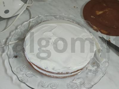 Greitas biskvitinis tortas iš paruoštų korpusų su avietėmis Žingsnis 5