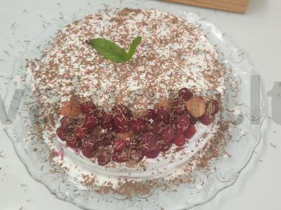 Greitas biskvitinis tortas iš paruoštų korpusų su avietėmis Žingsnis 7