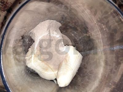 Baltymų kokteilis su pienu ir bananais Žingsnis 2