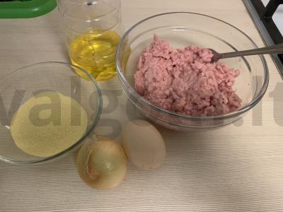 Vaikiški kotletai garuose Žingsnis 1