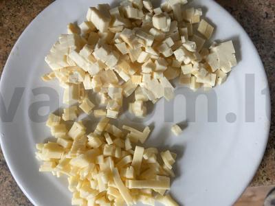 Sūrio pica su varške ant sluoksniuotos tešlos Žingsnis 1