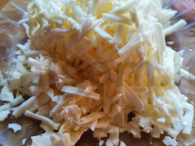 Pica su marinuotais agurkais ir dešra Žingsnis 4