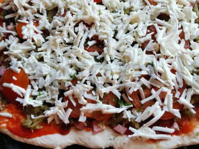 Pica su marinuotais agurkais ir dešra Žingsnis 9