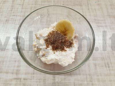 Varškės desertas „Bananų-abrikosų beprotybė“ pagrindine nuotrauka