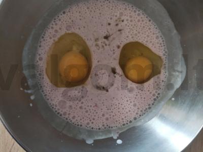 Baltymų purūs keksiukai su uogomis Žingsnis 4