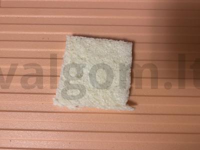 Greitas ir skanus pusryčių patiekalas iš kiaušinio ir duonos Žingsnis 1