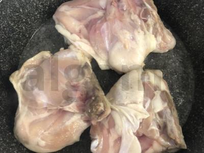 Vištienos šlaunelės su voveraitėmis Žingsnis 1