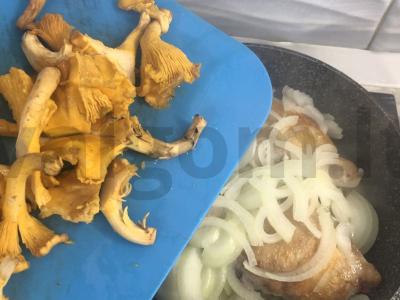 Vištienos šlaunelės su voveraitėmis Žingsnis 8