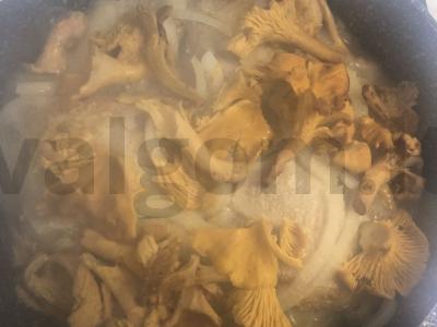 Vištienos šlaunelės su voveraitėmis Žingsnis 9