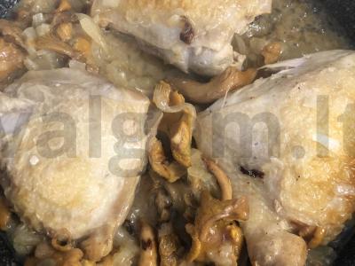 Vištienos šlaunelės su voveraitėmis Žingsnis 10