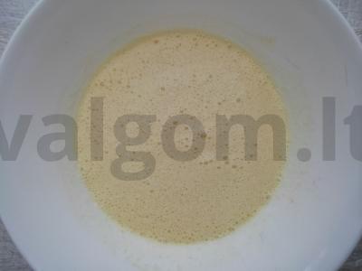 Klasikinis chvorostas su cukraus pudra keptuvėje Žingsnis 1