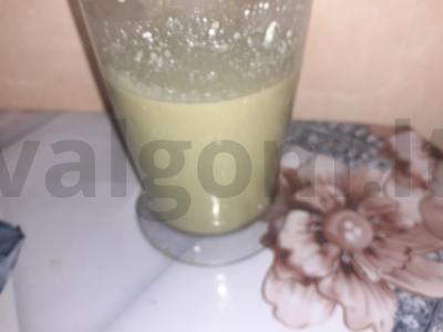 Smuzi su varške, matcha ir bananais Žingsnis 3