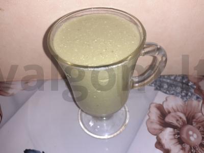 Smuzi su varške, matcha ir bananais pagrindine nuotrauka