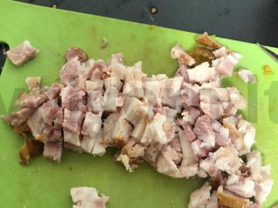 Patingė pica su kiaulienos krūtine Žingsnis 3