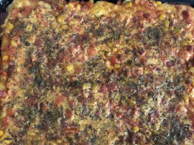 Patingė pica su kiaulienos krūtine pagrindine nuotrauka