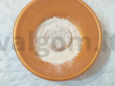 Menkių medalionai miltų apvalkale Žingsnis 1