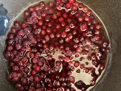 Brusnicų padažas be cukraus mėsai Žingsnis 1