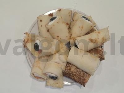 Blynų ritinėliai su upėtakiu, varške, alyvuogėmis pagrindine nuotrauka