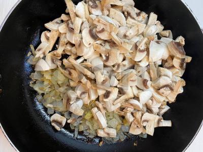 Grietininė perlinių kruopų košė su grybais Žingsnis 1