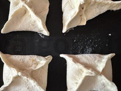 Sluoksniuota tešla su abrikosų uogiene Žingsnis 3