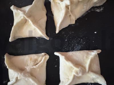 Sluoksniuota tešla su abrikosų uogiene Žingsnis 4