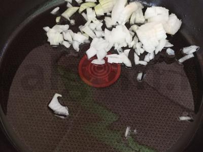 „Krašteliai“ pomidorų-grietinės padaže Žingsnis 1