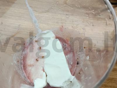 Pieno kokteilis su serbentais ir vyšnių sultimis Žingsnis 6